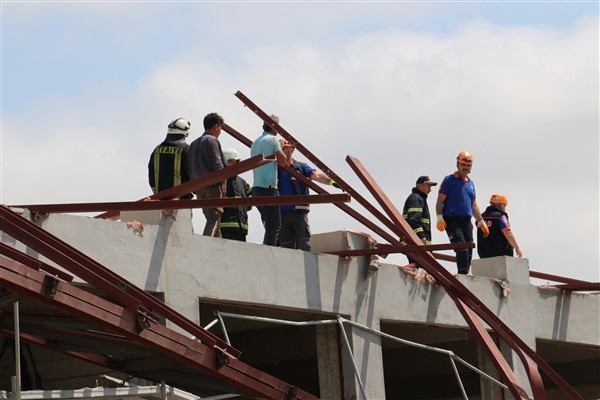 Kastamonu'da spor salonu inşaatının çelik çatısı çöktü: 1 işçi öldü 6