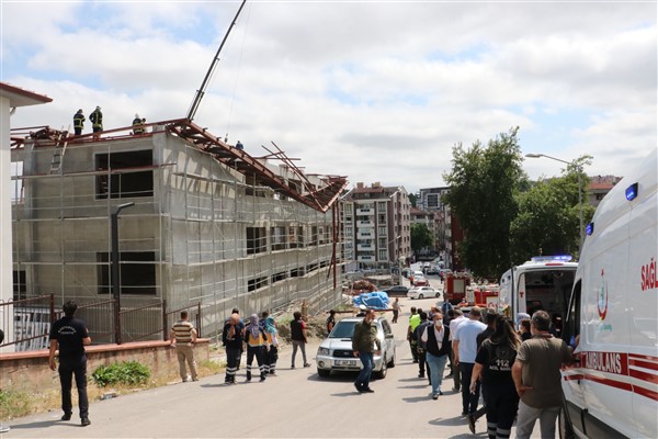 Kastamonu'da spor salonu inşaatının çelik çatısı çöktü: 1 işçi öldü 2