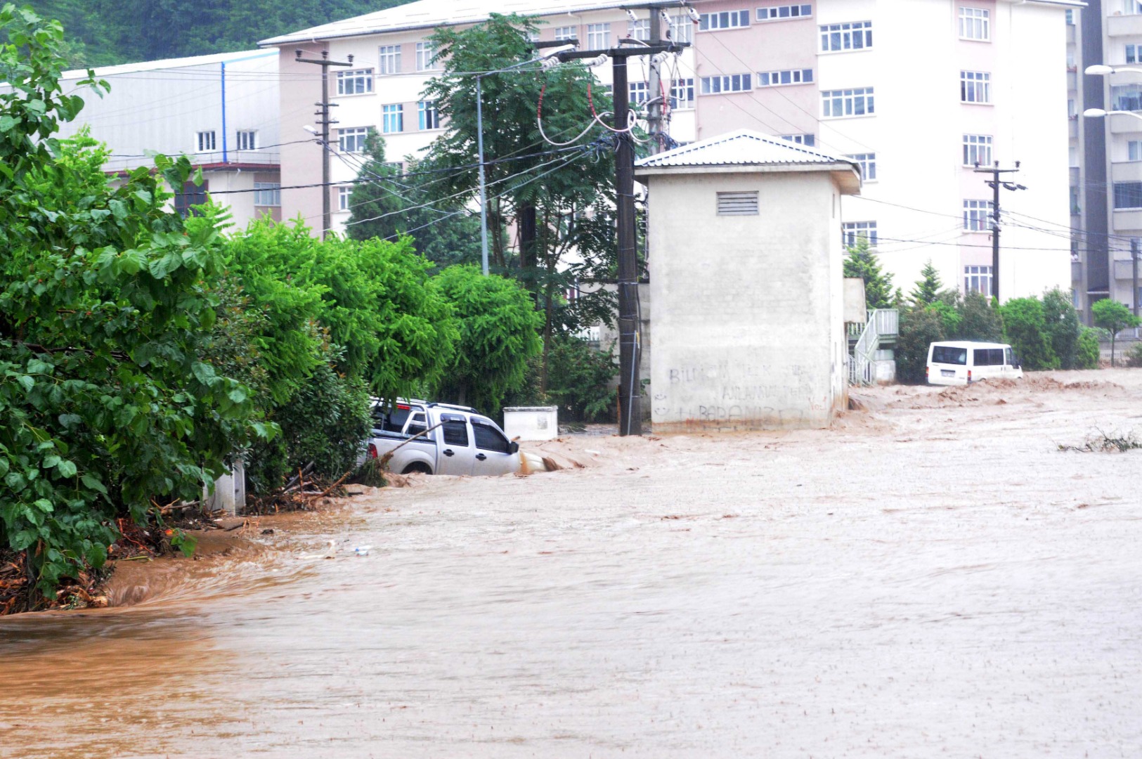 2 kişi hayatını kaybetmişti! Rize’de 91 yılın yağış rekoru kırıldı 10