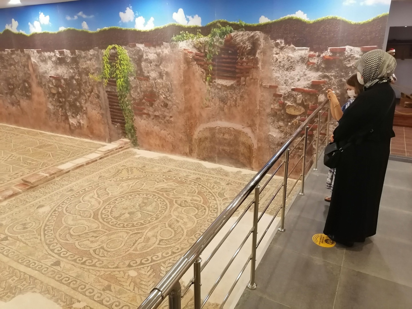 Kaçak kazıda ortaya çıkan 1800 yıllık 'elma' müzede 4