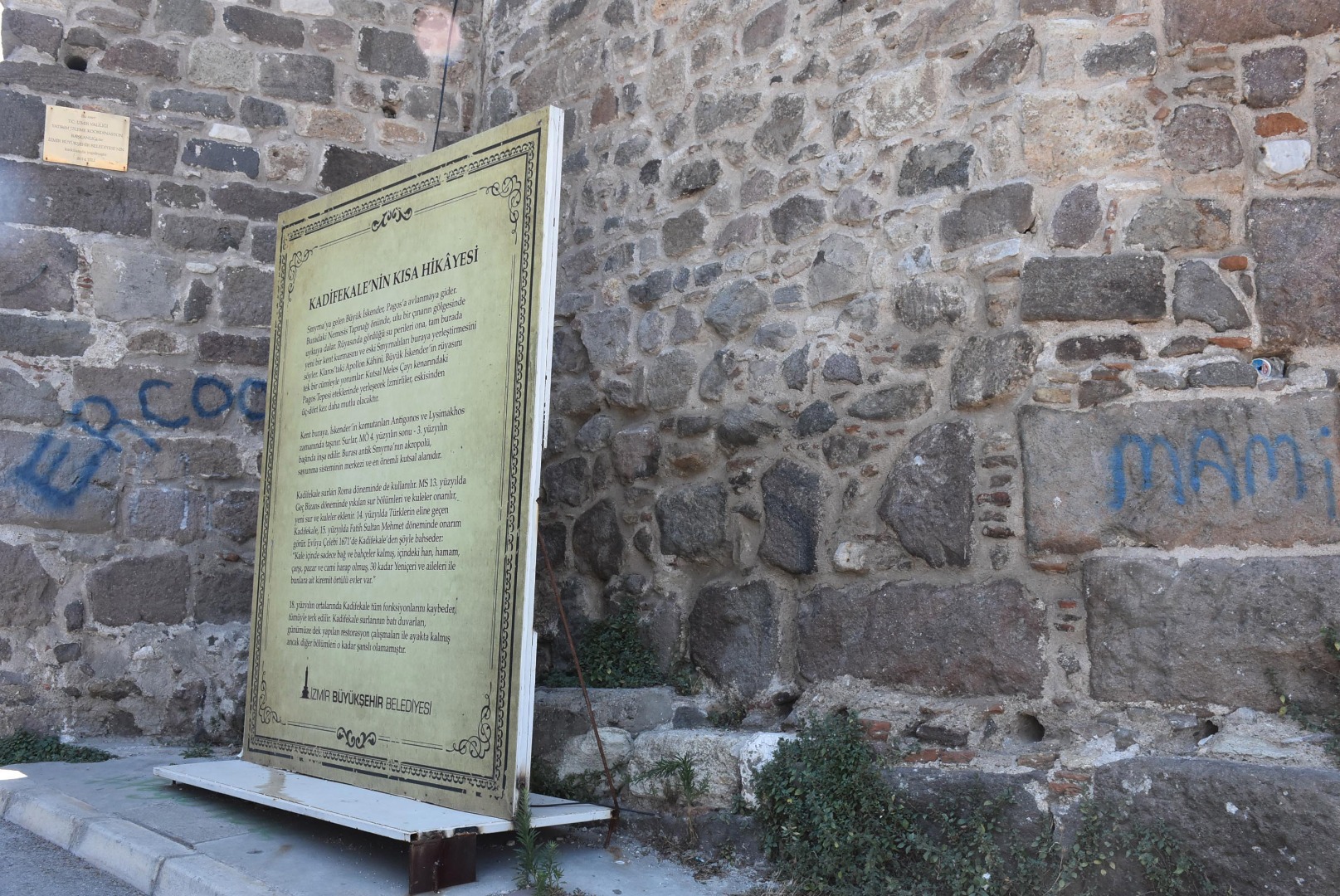 Kadifekale'nin tarihi surları yazı tahtasına döndü 3