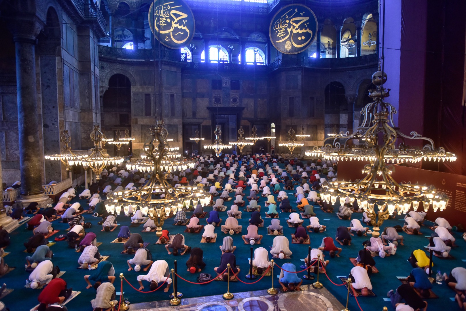 86 yıl sonra Ayasofya'da bayram namazı! Binler katıldı 46
