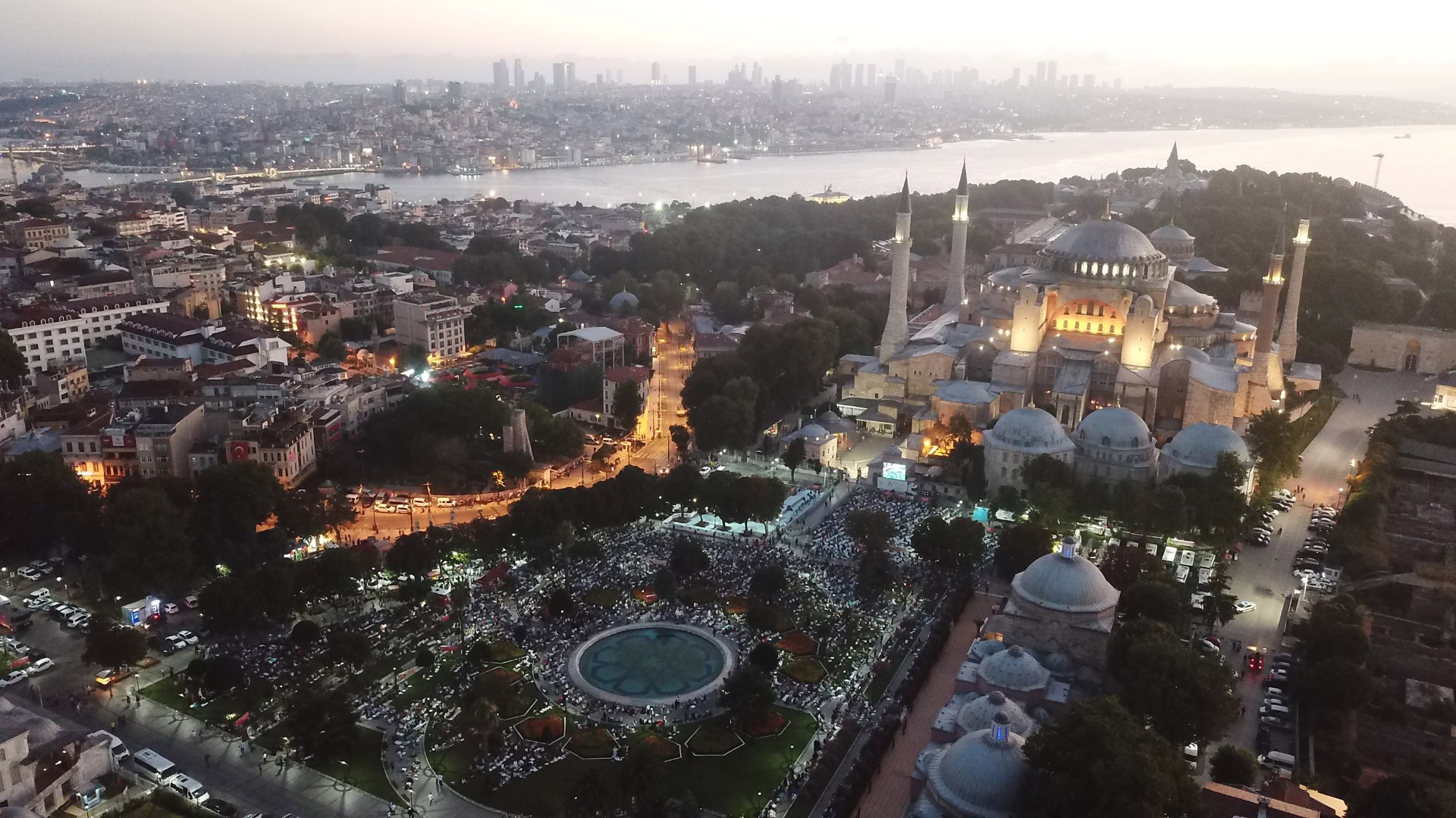 86 yıl sonra Ayasofya'da bayram namazı! Binler katıldı 40