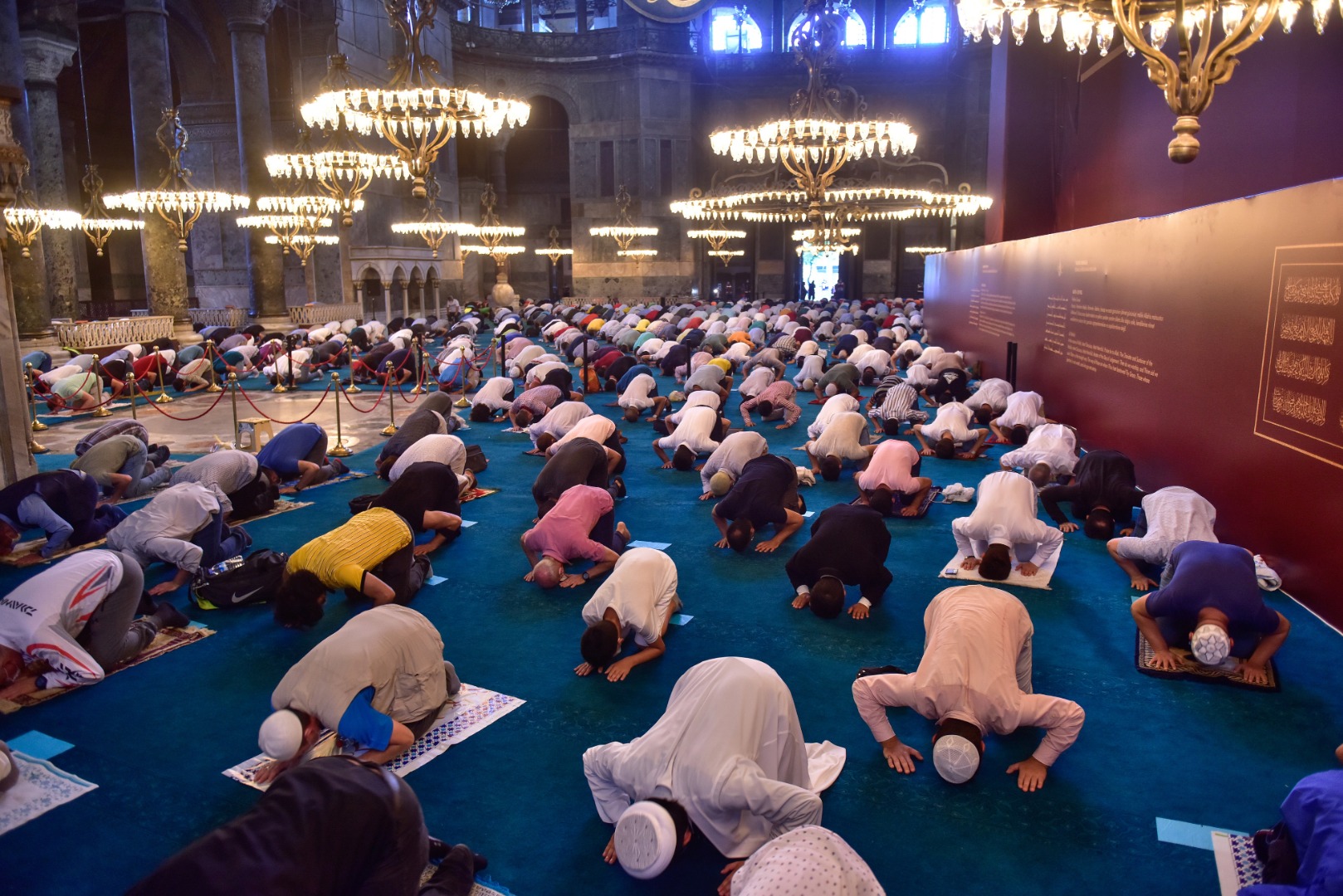 86 yıl sonra Ayasofya'da bayram namazı! Binler katıldı 34