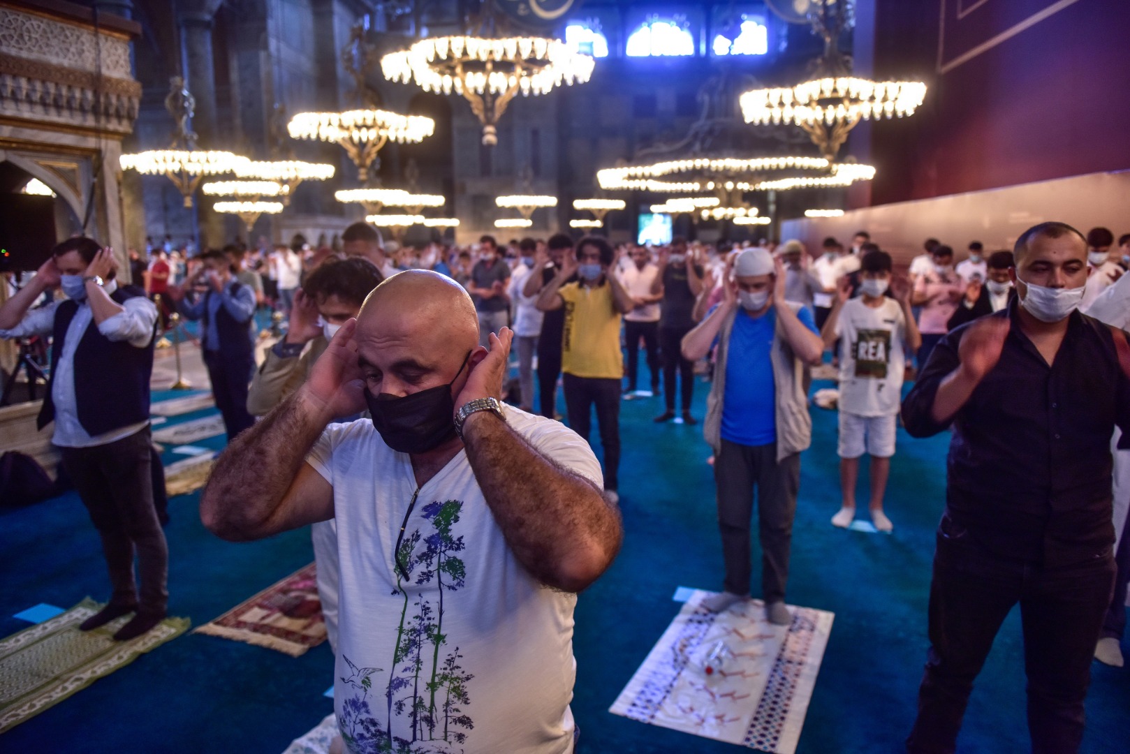 86 yıl sonra Ayasofya'da bayram namazı! Binler katıldı 57