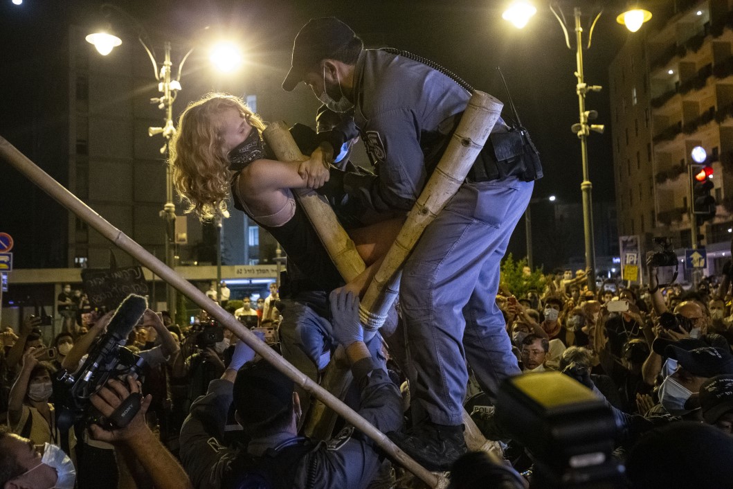 İsrail'de 'yolsuzluk' isyanı: Yalancı Netanyahu evine dön! 33