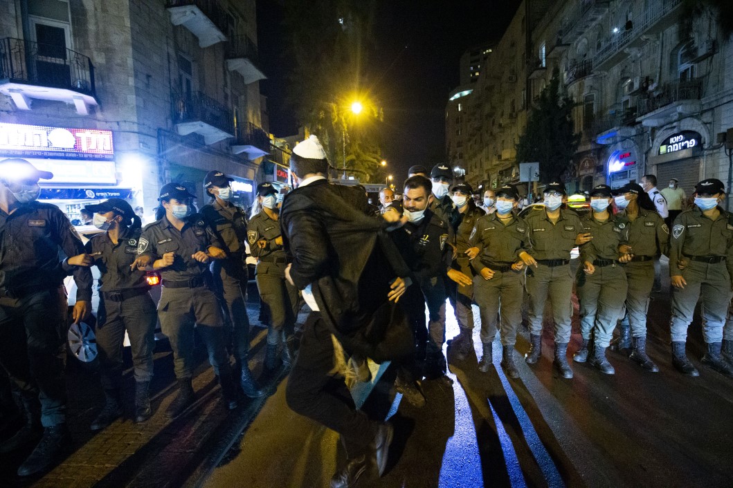 İsrail'de 'yolsuzluk' isyanı: Yalancı Netanyahu evine dön! 17