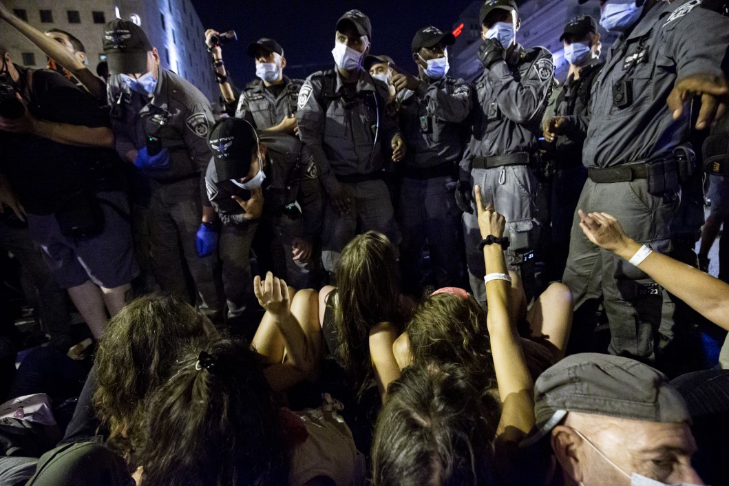 İsrail'de 'yolsuzluk' isyanı: Yalancı Netanyahu evine dön! 11