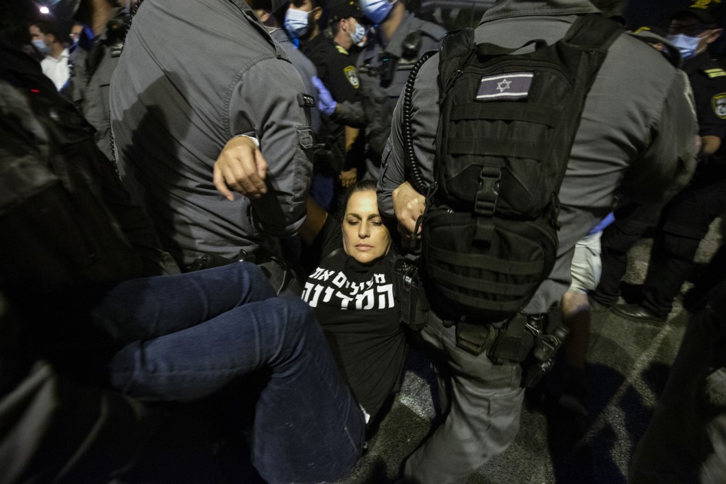 İsrail'de 'yolsuzluk' isyanı: Yalancı Netanyahu evine dön! 9