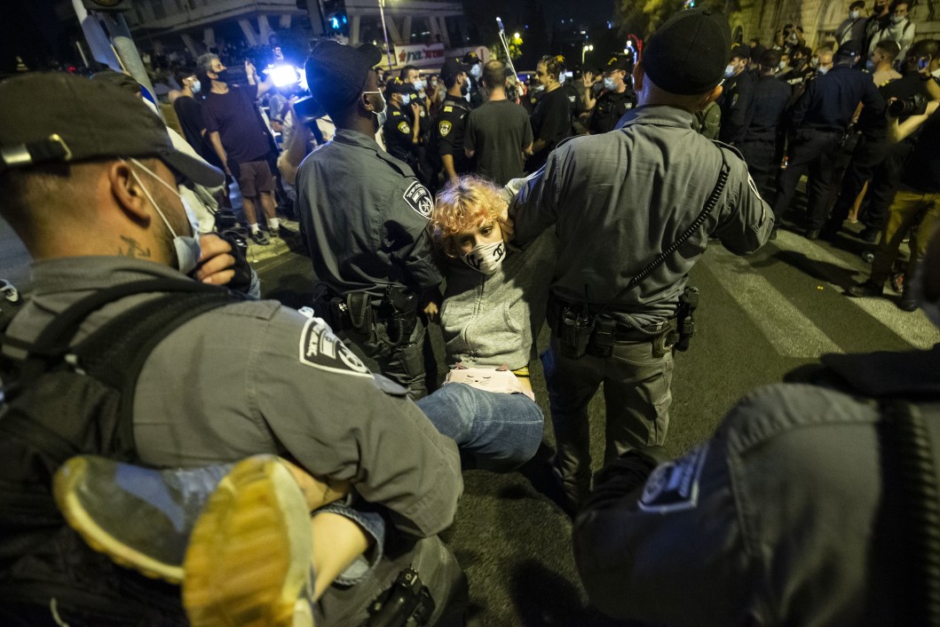 İsrail'de 'yolsuzluk' isyanı: Yalancı Netanyahu evine dön! 10