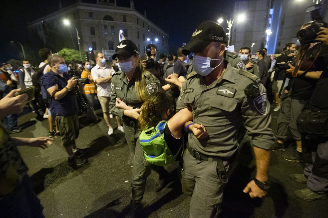 İsrail'de 'yolsuzluk' isyanı: Yalancı Netanyahu evine dön! 5