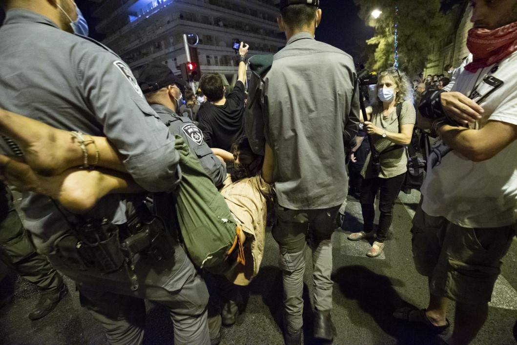 İsrail'de 'yolsuzluk' isyanı: Yalancı Netanyahu evine dön! 4