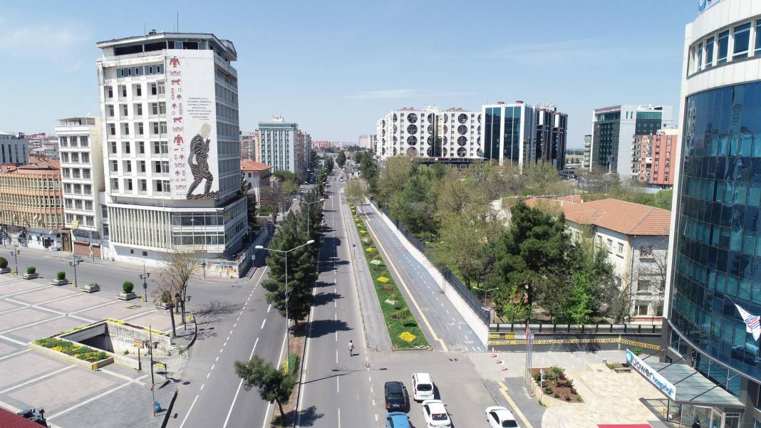 'Hava gelmiyor' diye yıkılan Diyarbakır surları yeniden inşa edilecek 1