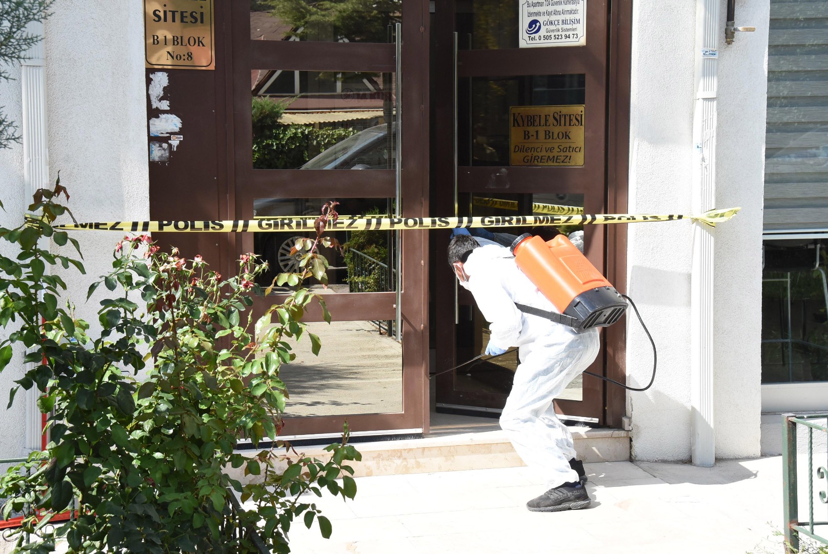 Apartman görevlisi koronavirüse yakalanınca 500 kişi karantinaya alındı 15