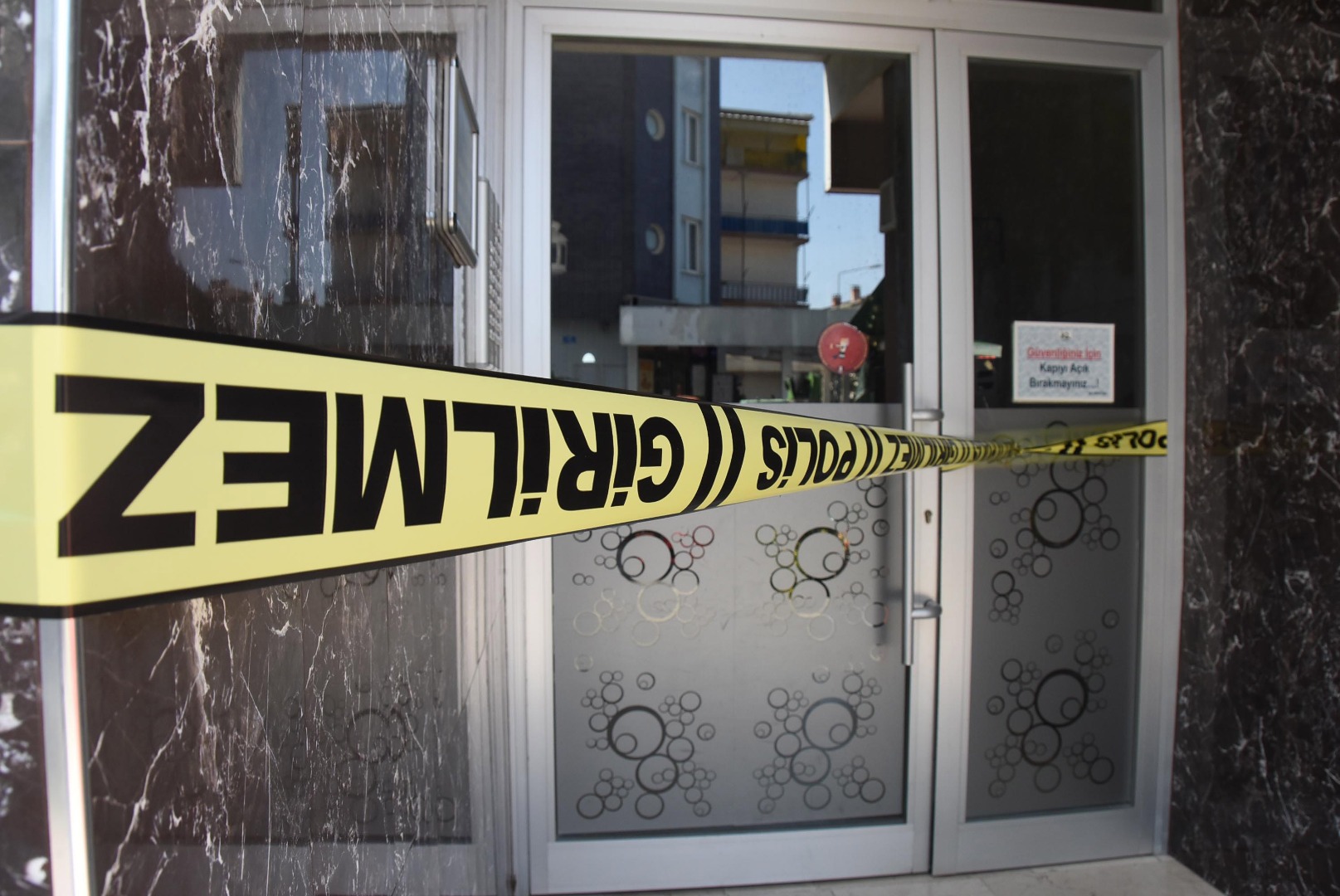 Apartman görevlisi koronavirüse yakalanınca 500 kişi karantinaya alındı 5