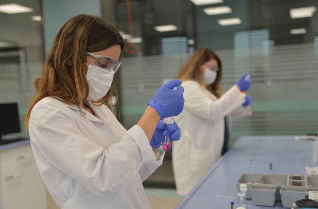 Aşı için umutlandıran açıklama: 3 ay içinde... 2