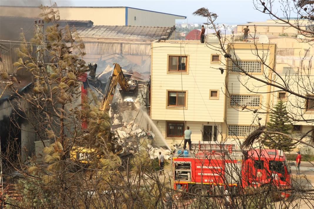 Son dakika! Hatay'da orman yangını! Alevler kente sıçradı 42