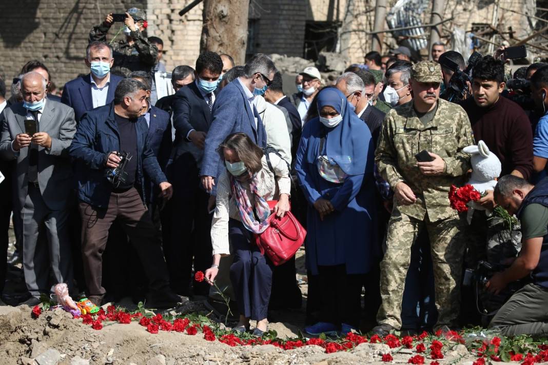 Ermenistan'ın kanlı saldırıları durmuyor! Gence şehitlerine ağlıyor 13