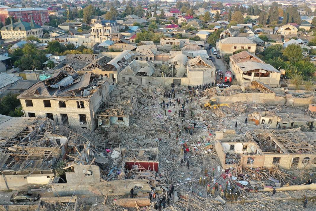 Ermenistan sivilleri uykudayken füzeyle vurdu! 20