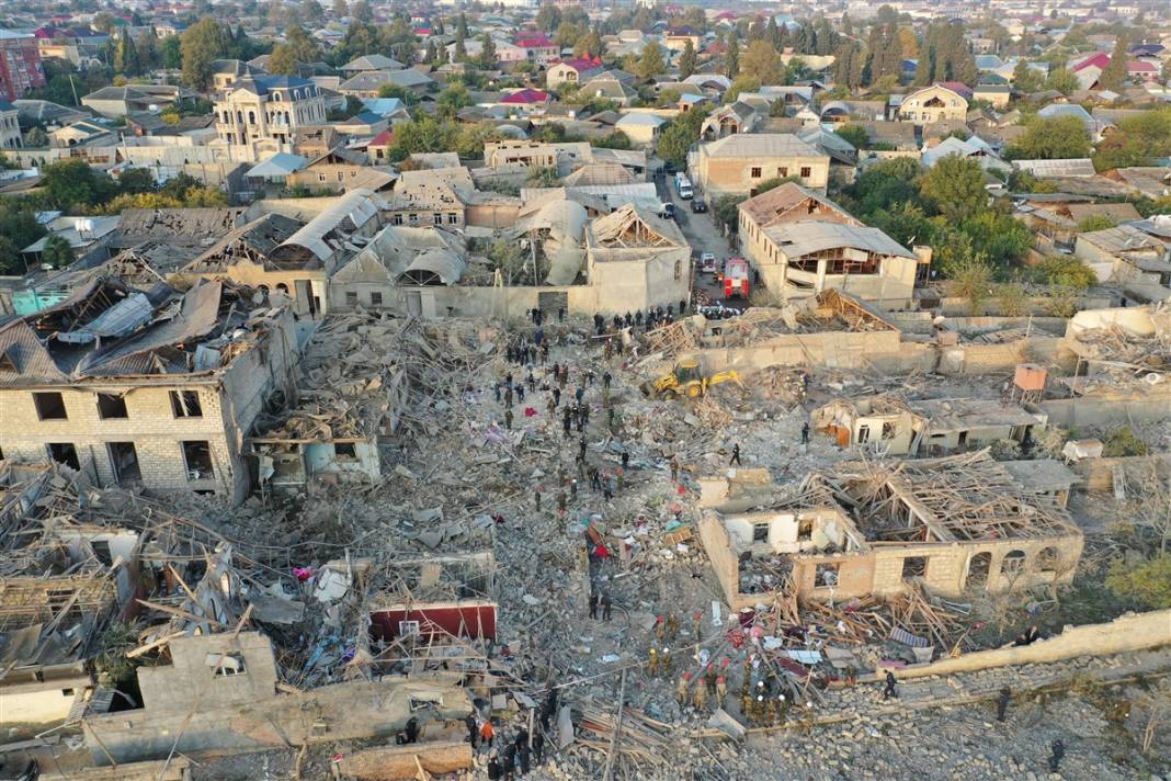 Ermenistan sivilleri uykudayken füzeyle vurdu! 21