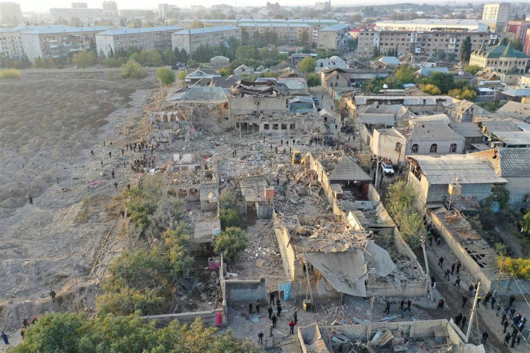 Ermenistan sivilleri uykudayken füzeyle vurdu! 23