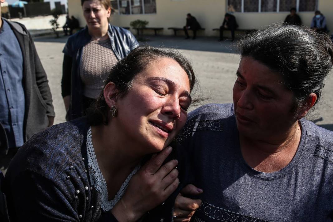 Gence'de katliam kurbanları defnedildi, gözyaşları ağıtlara karıştı 19