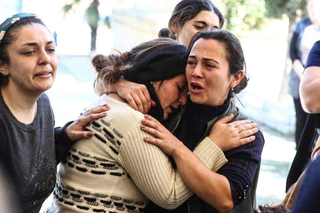 Gence'de katliam kurbanları defnedildi, gözyaşları ağıtlara karıştı 26