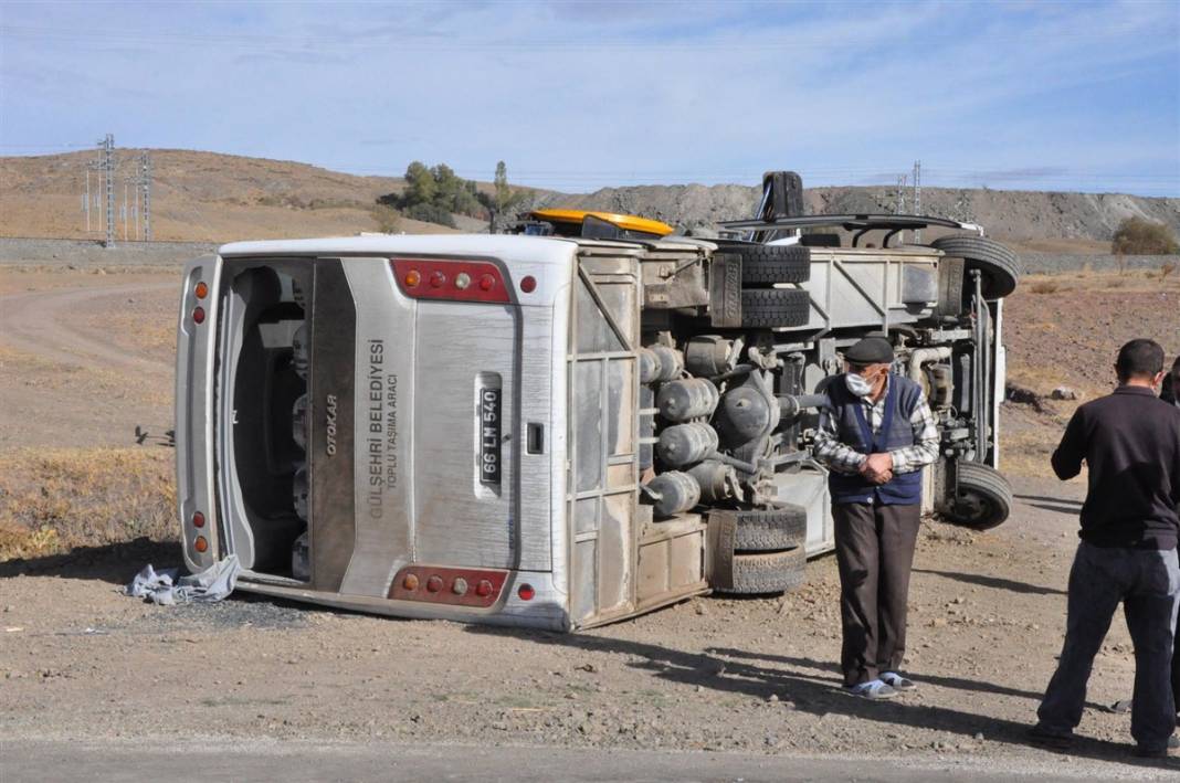 Yozgat'ta belediye otobüsü devrildi! Yaralılar var 2