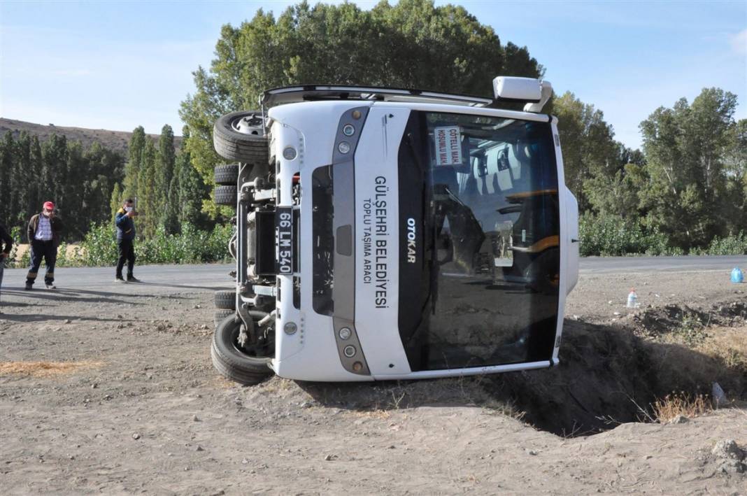 Yozgat'ta belediye otobüsü devrildi! Yaralılar var 3