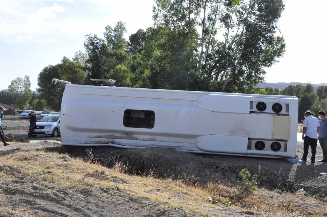 Yozgat'ta belediye otobüsü devrildi! Yaralılar var 4