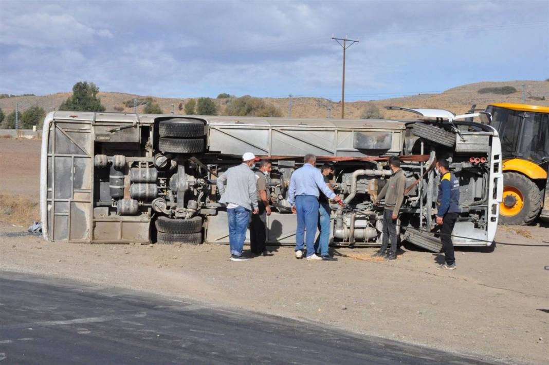 Yozgat'ta belediye otobüsü devrildi! Yaralılar var 8