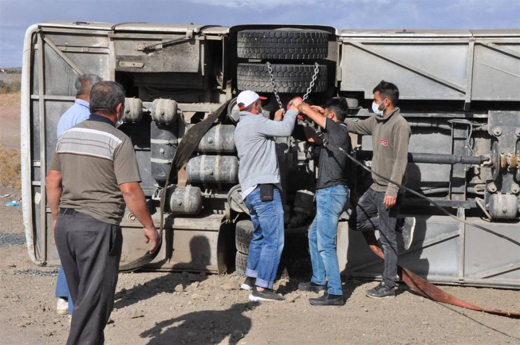 Yozgat'ta belediye otobüsü devrildi! Yaralılar var 9