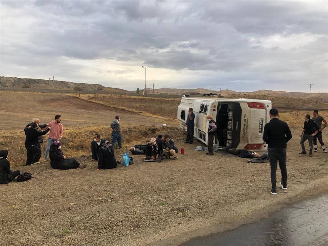 Yozgat'ta belediye otobüsü devrildi! Yaralılar var 10