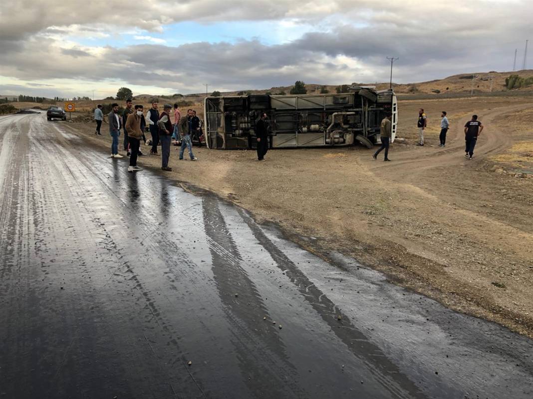 Yozgat'ta belediye otobüsü devrildi! Yaralılar var 11
