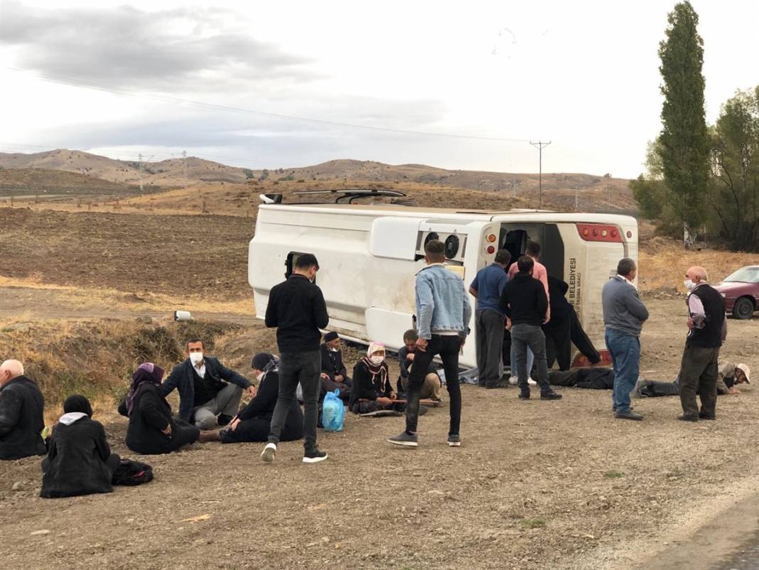 Yozgat'ta belediye otobüsü devrildi! Yaralılar var 12