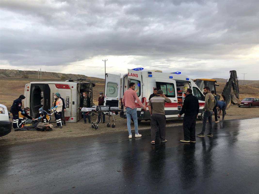 Yozgat'ta belediye otobüsü devrildi! Yaralılar var 15
