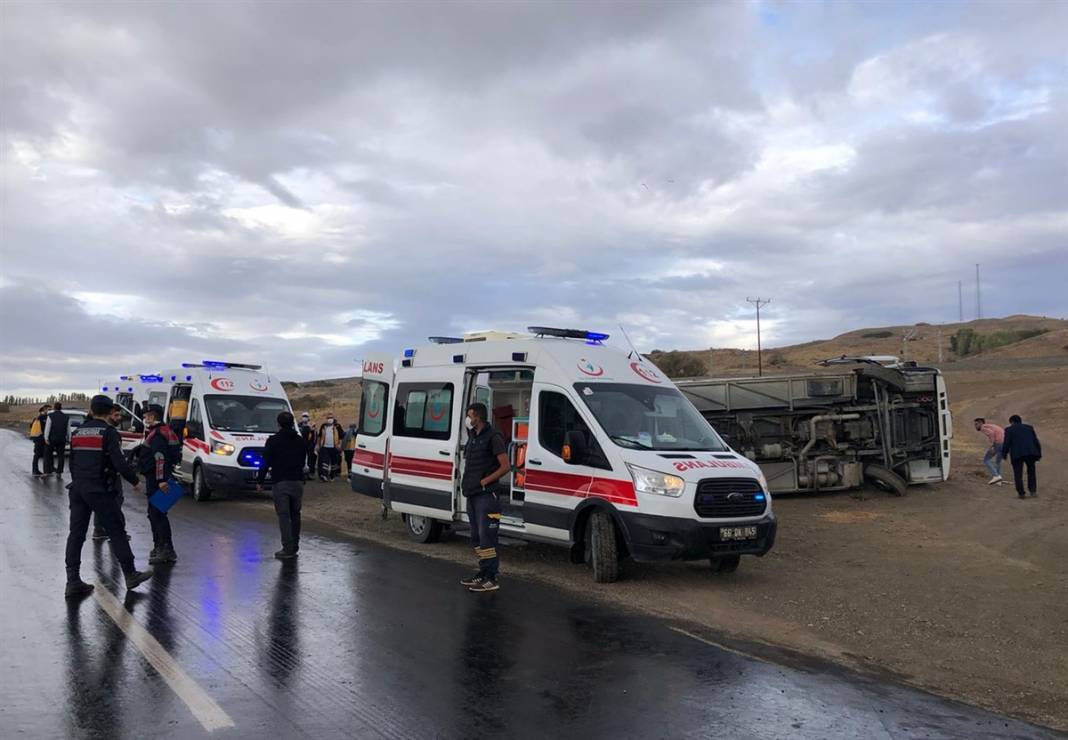 Yozgat'ta belediye otobüsü devrildi! Yaralılar var 17