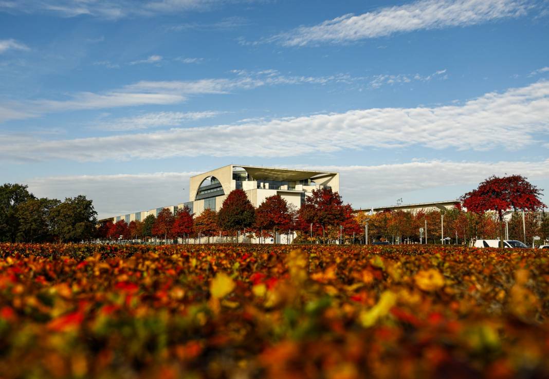Sonbahara doyacaksınız... Berlin'de renk cümbüşü objektifleri süslendi 10