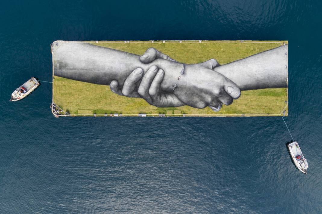 'Dünyanın en büyük insan zinciri' İstanbul'dan geçti... Kutuplaşan dünyaya inat! 10