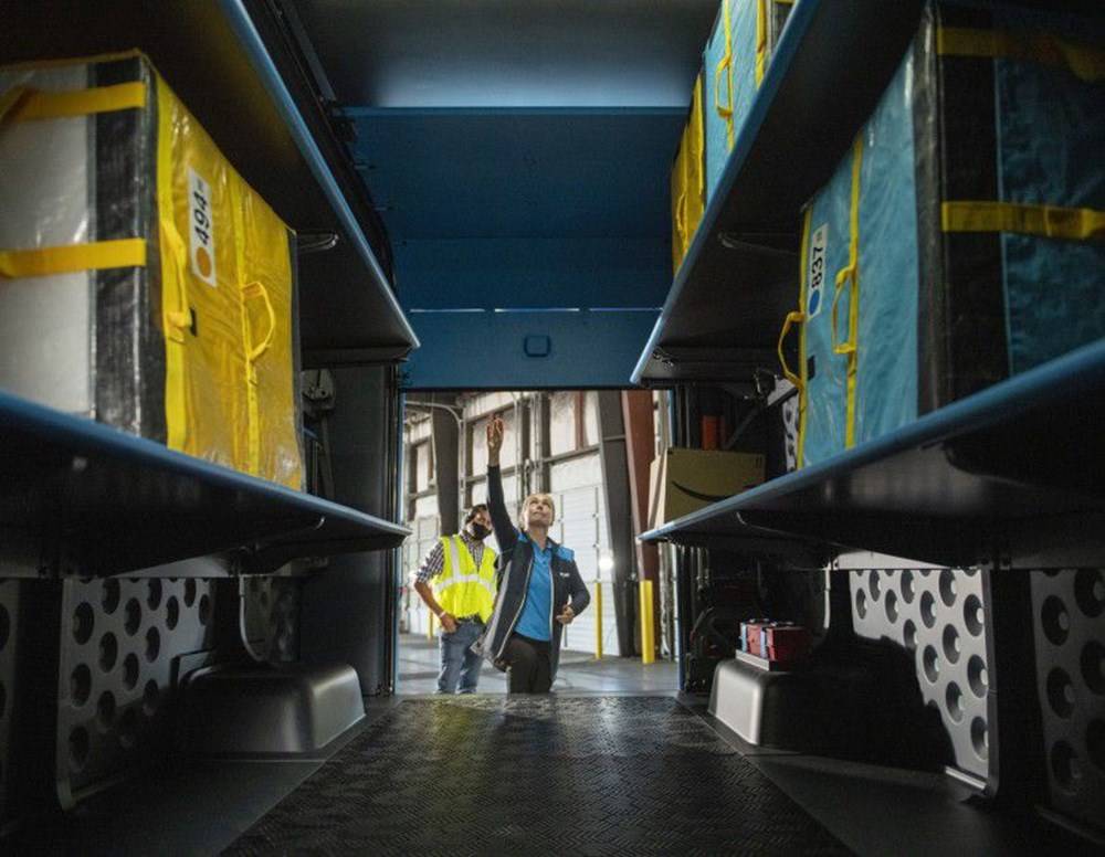 Amazon'dan bir yenilik daha: Elektrikli kargo araçlarını tanıttı 5