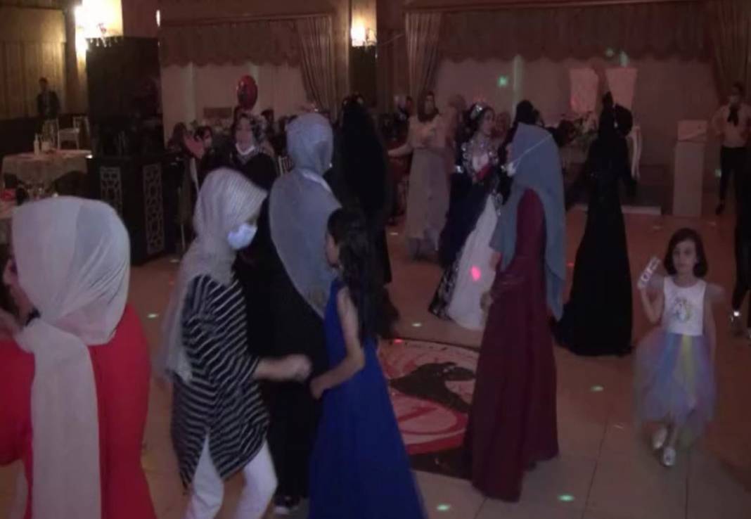 Kızının kına gecesinde oynarken öldü! 7