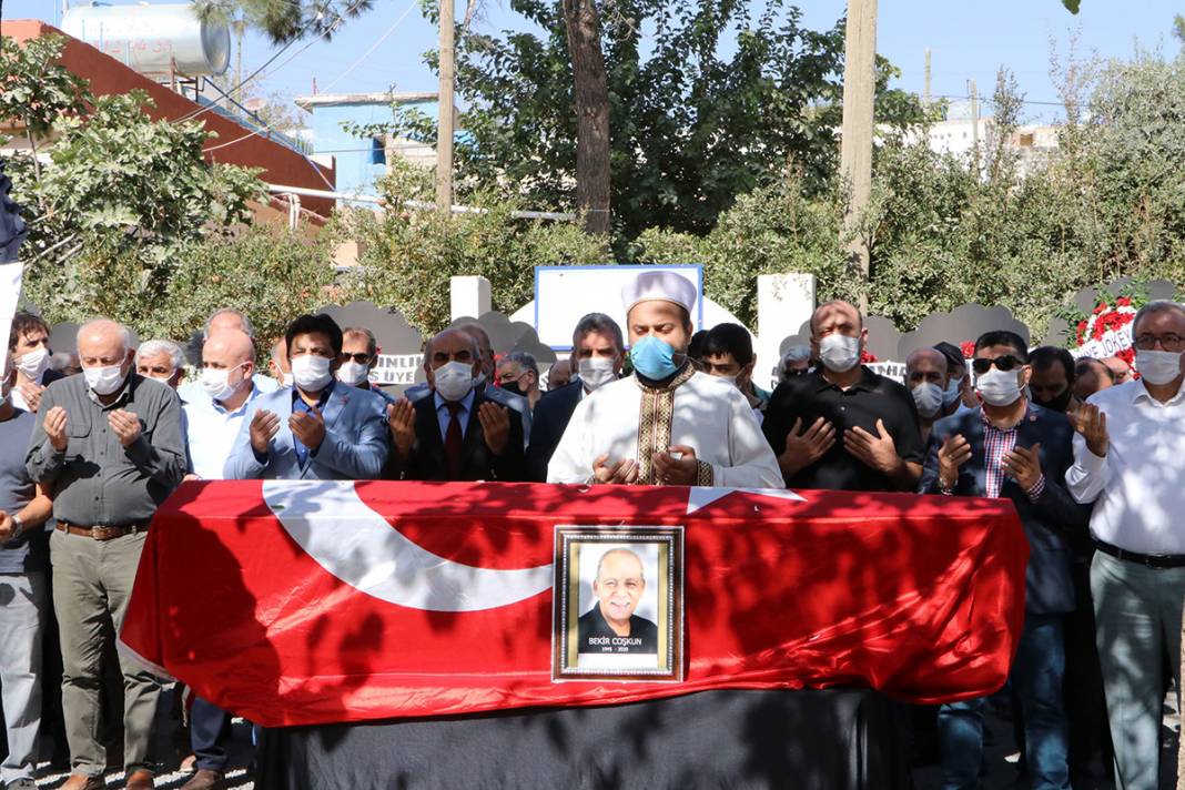 Gazeteci Bekir Coşkun'a son görev 11