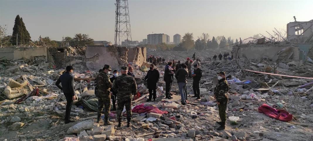 Ermenistan sivilleri uykudayken füzeyle vurdu! 32