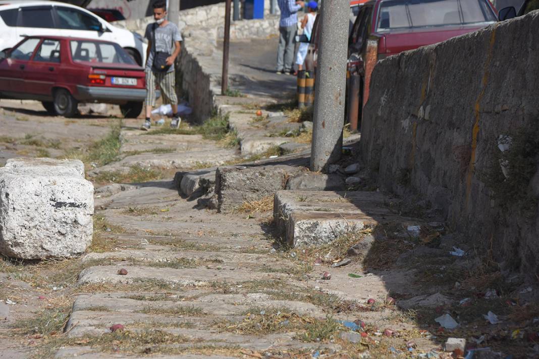 İki bin yıllık tarihi İpek Yolu oldu sana pazar yeri! 9