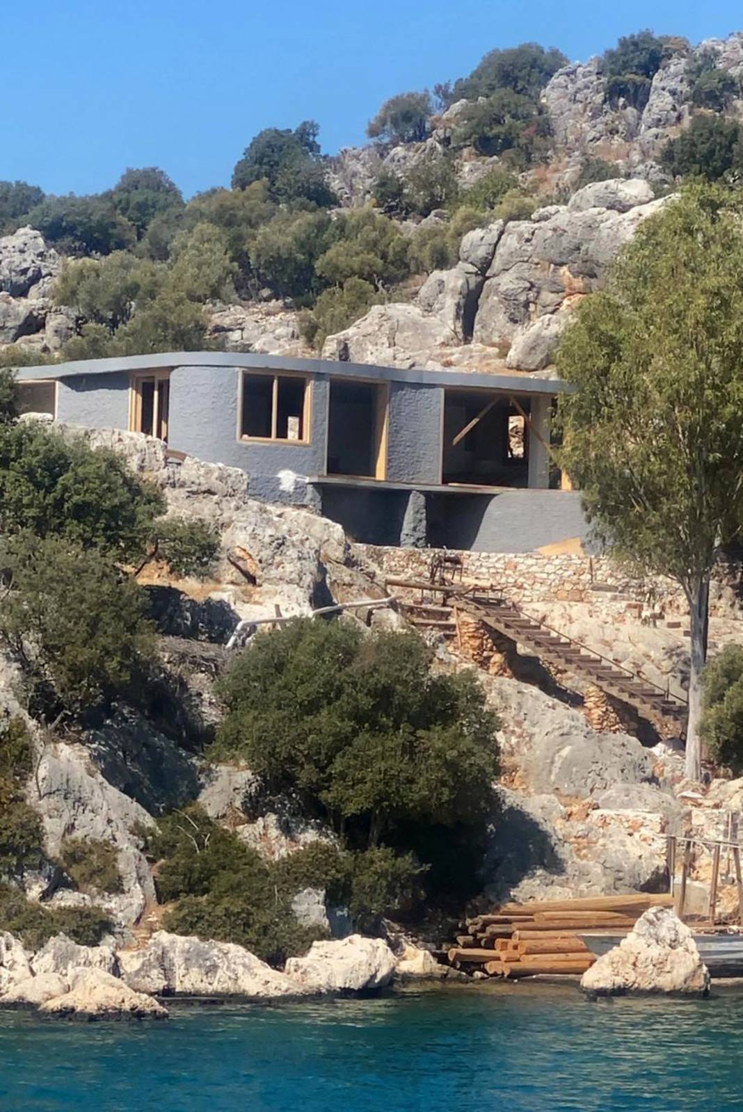 Doğa harikası yarımadada kaçak villa skandalı 7