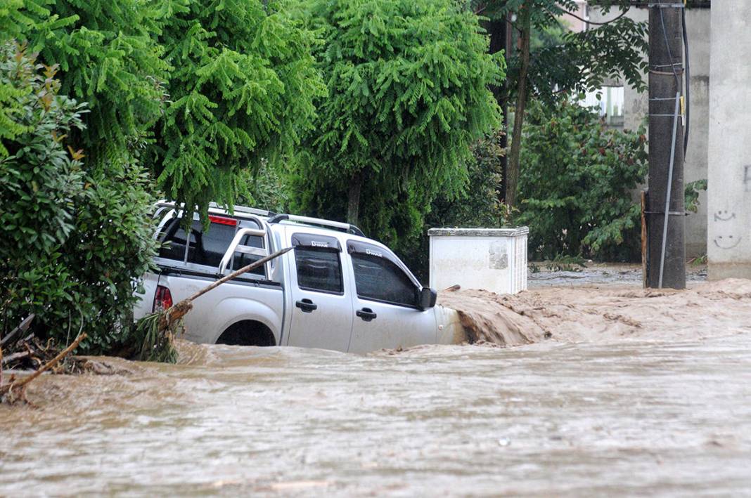 Karadeniz'de tehlike çanları çalıyor! Sel ve heyelanlar artacak 11