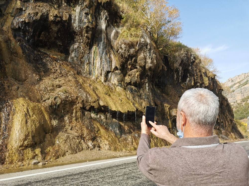 Görenler fotoğraf çekmeden gitmiyor! Tunceli'nin Ağlayan Kayalar'ı ilgi odağı oldu 10