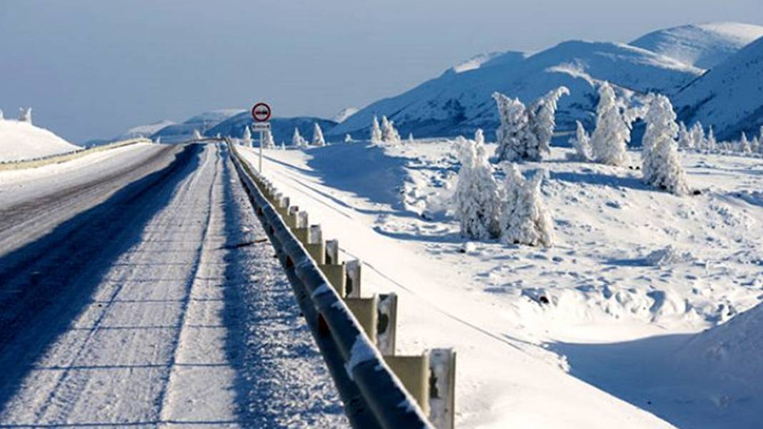 Burası dünyanın en soğuk köyü! Nefesiniz bile buz tutuyor 10