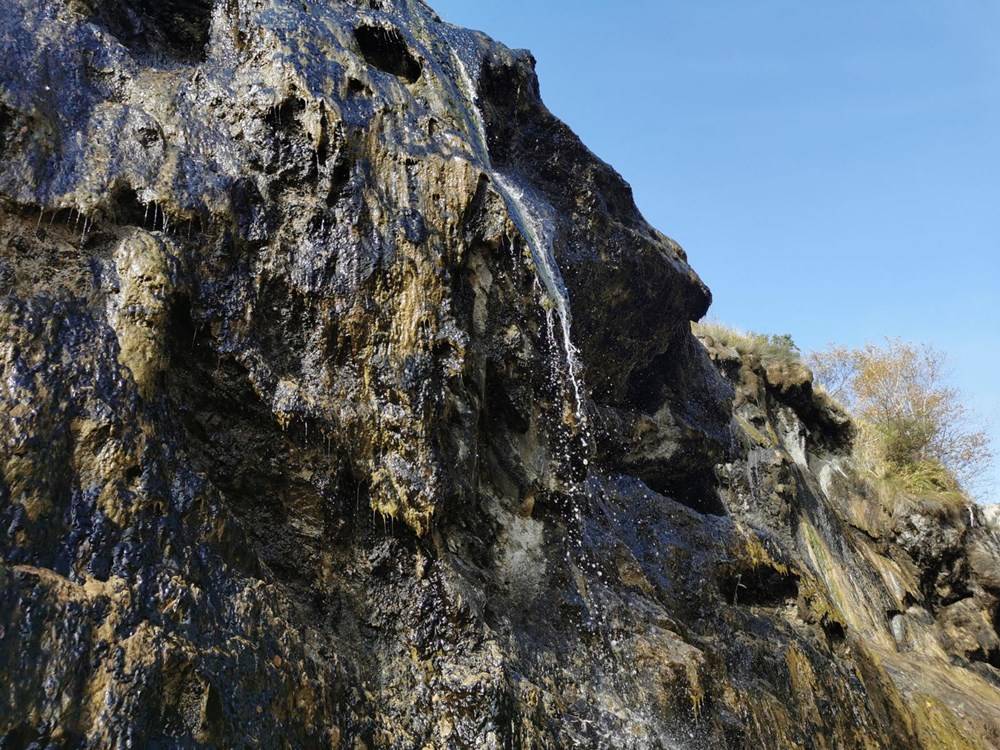 Görenler fotoğraf çekmeden gitmiyor! Tunceli'nin Ağlayan Kayalar'ı ilgi odağı oldu 11