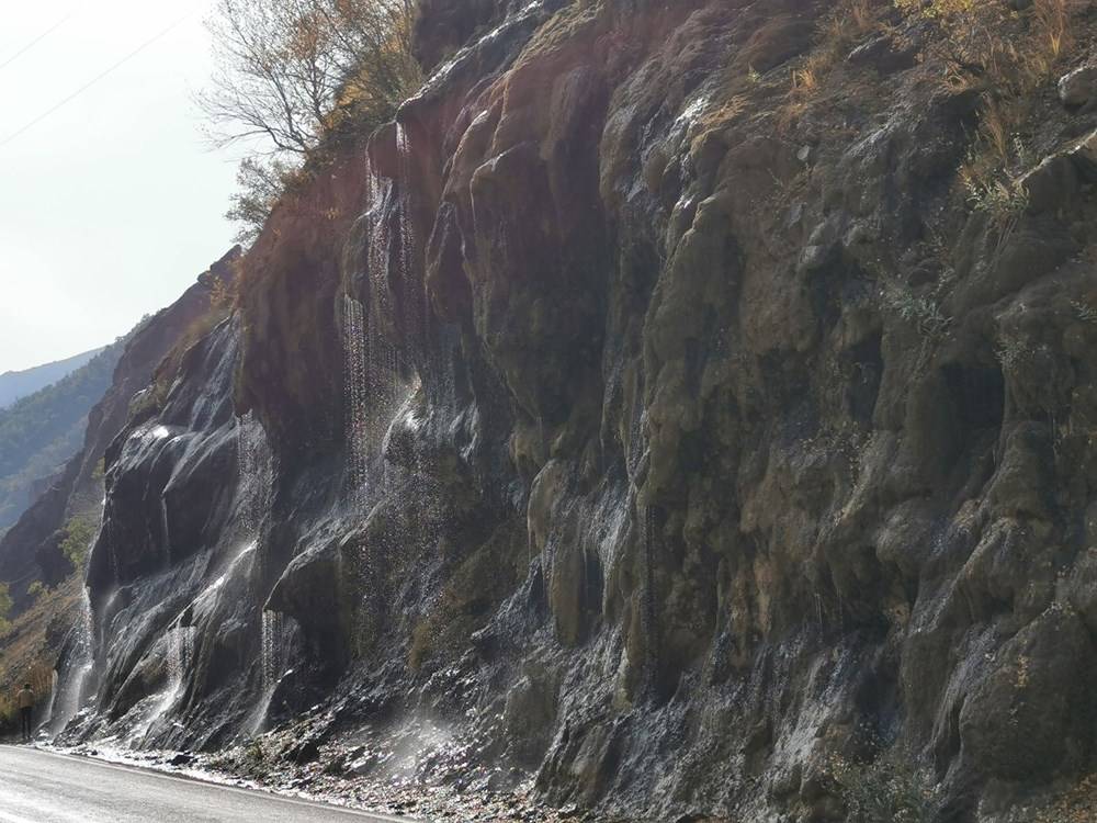 Görenler fotoğraf çekmeden gitmiyor! Tunceli'nin Ağlayan Kayalar'ı ilgi odağı oldu 12